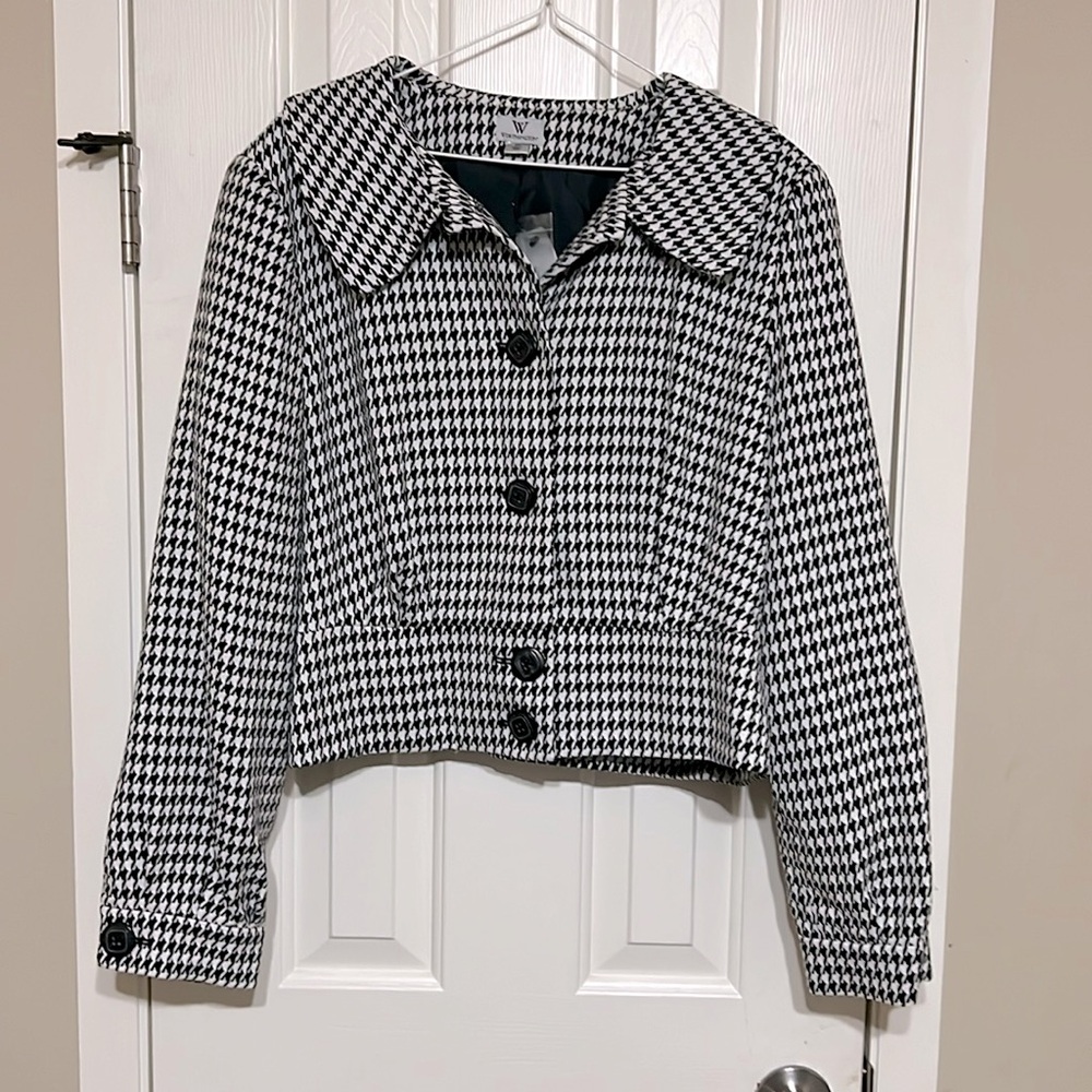 Women’s black and white houndstooth blazer jacket